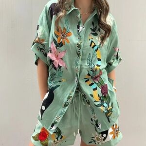 BNWT still on bay oversized floral print 2 piece short set!
